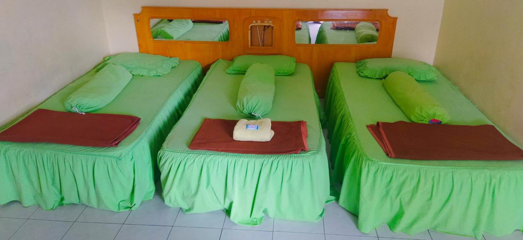 Melissa Palace Hotel And Karaoke Parapat Extérieur photo