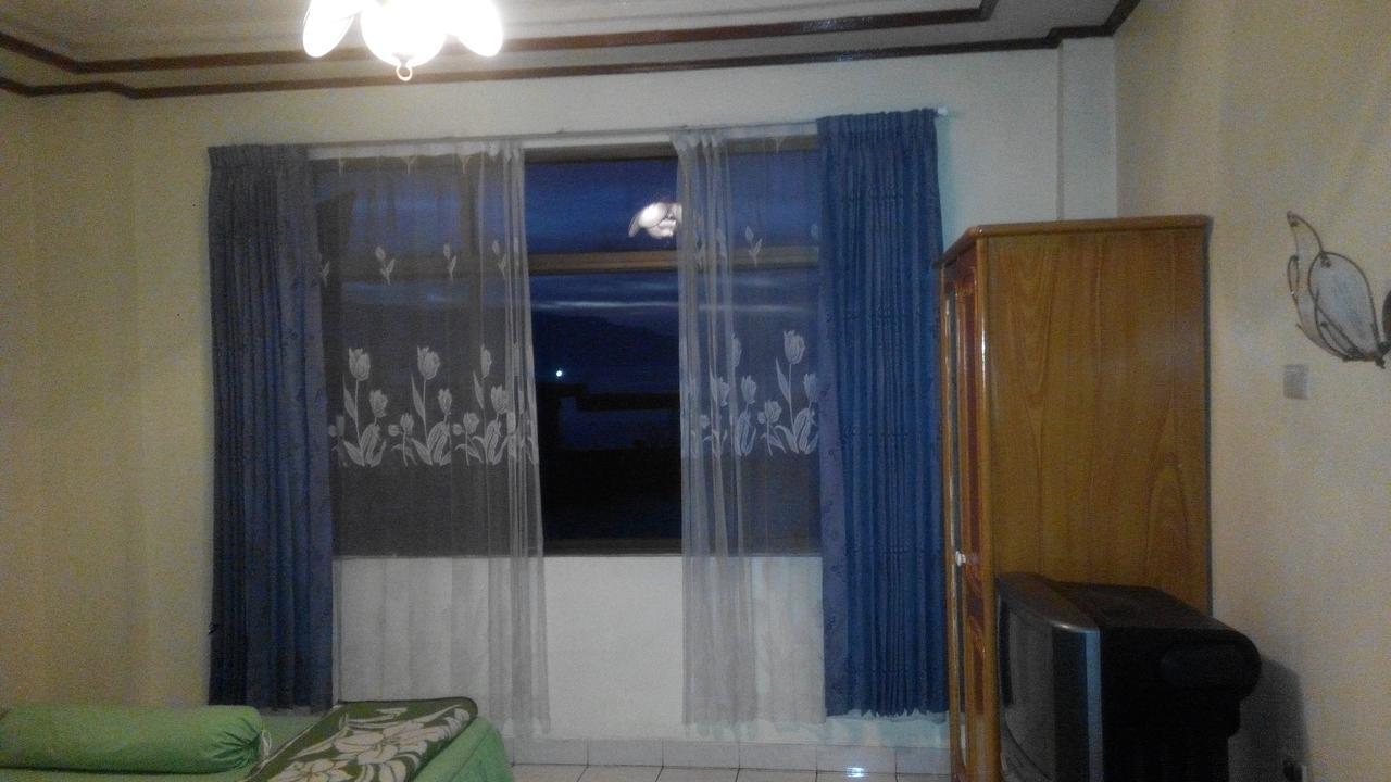 Melissa Palace Hotel And Karaoke Parapat Extérieur photo